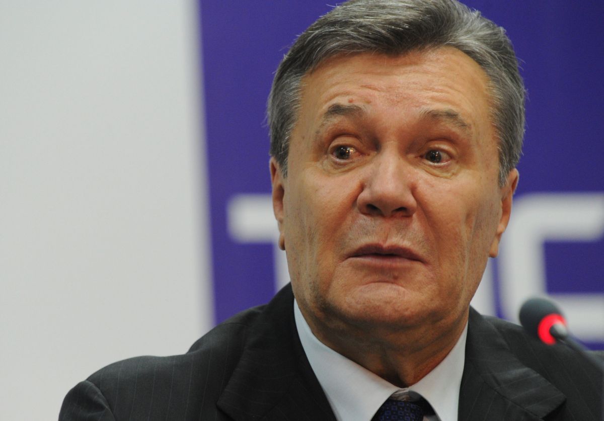 По словам Кобзаря, вооруженные боевики преследовали Януковича как в Харькове, так и в Донецке